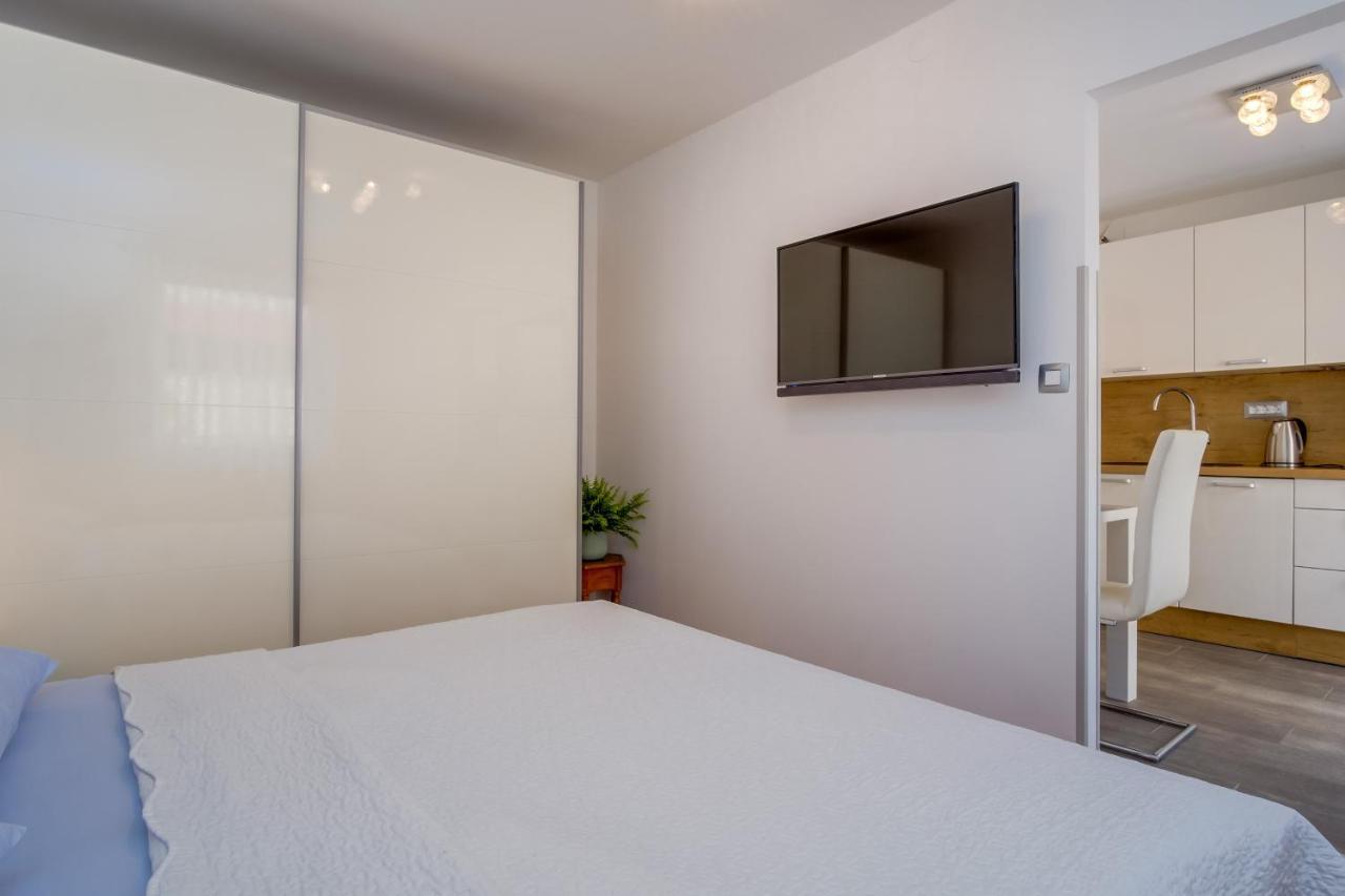 Leonida Apartment มาลีโลชินจ์ ภายนอก รูปภาพ