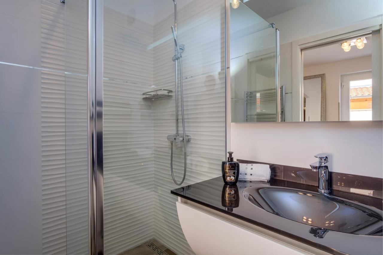 Leonida Apartment มาลีโลชินจ์ ภายนอก รูปภาพ