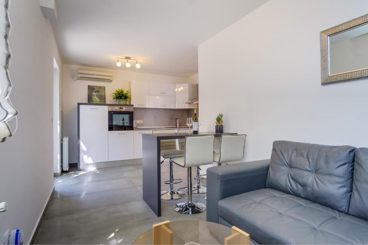 Leonida Apartment มาลีโลชินจ์ ภายนอก รูปภาพ