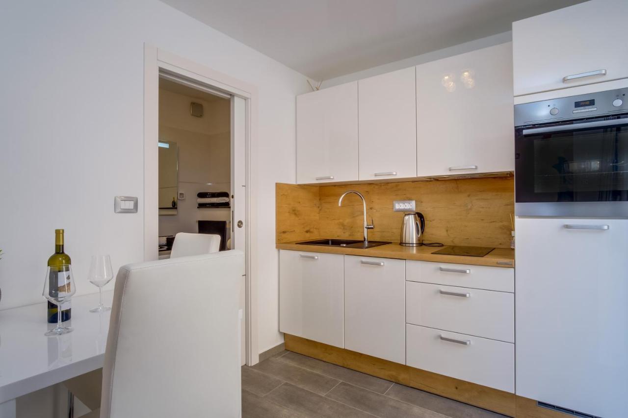 Leonida Apartment มาลีโลชินจ์ ภายนอก รูปภาพ