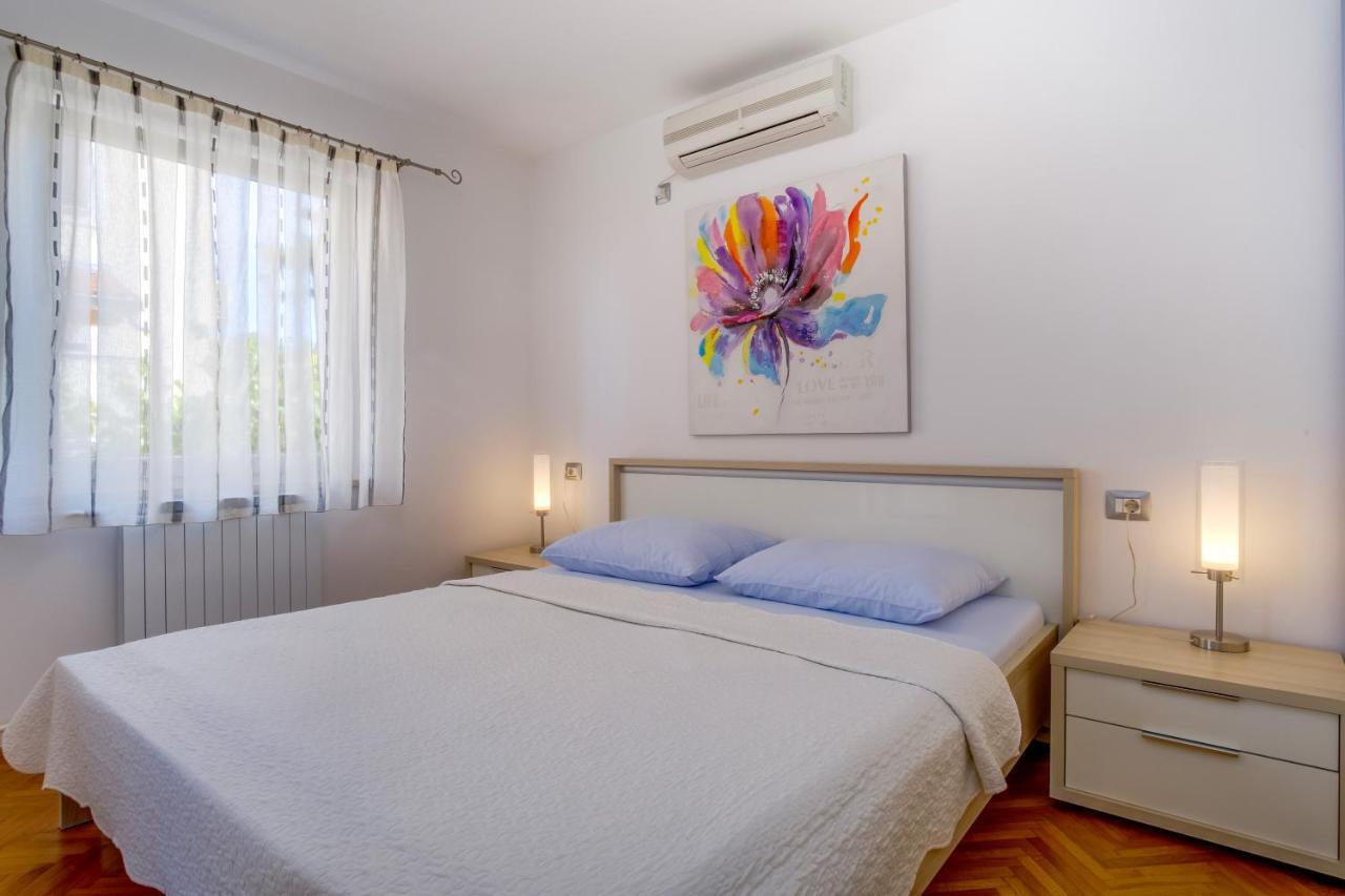 Leonida Apartment มาลีโลชินจ์ ภายนอก รูปภาพ