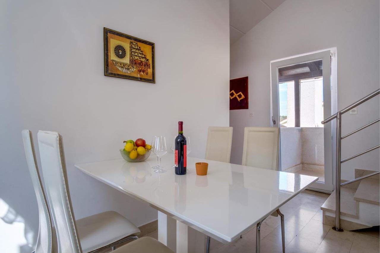 Leonida Apartment มาลีโลชินจ์ ภายนอก รูปภาพ