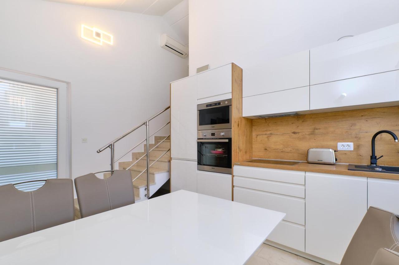 Leonida Apartment มาลีโลชินจ์ ภายนอก รูปภาพ