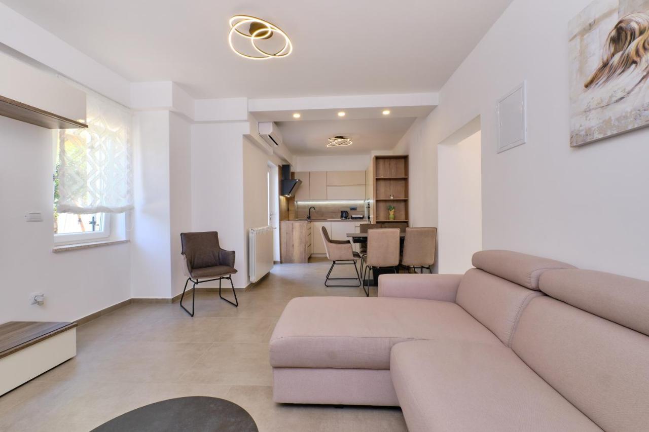 Leonida Apartment มาลีโลชินจ์ ภายนอก รูปภาพ