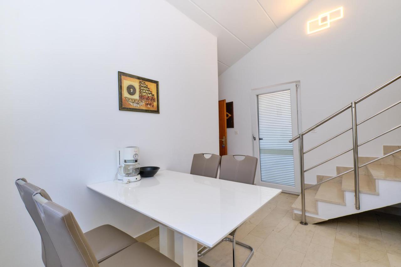 Leonida Apartment มาลีโลชินจ์ ภายนอก รูปภาพ